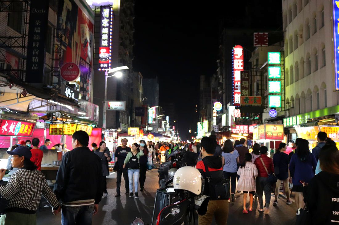 Carrefour night market, Chiayi city - Picture of Carrefour Tourism